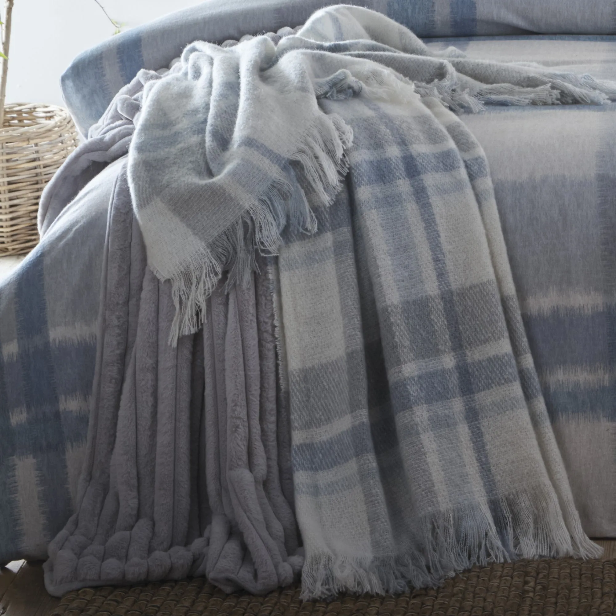 Appletree Hygge Verbier Throw - Blue