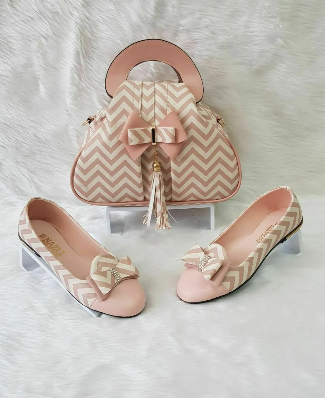 Art Shoes Women's Sneaker & Bag Combination