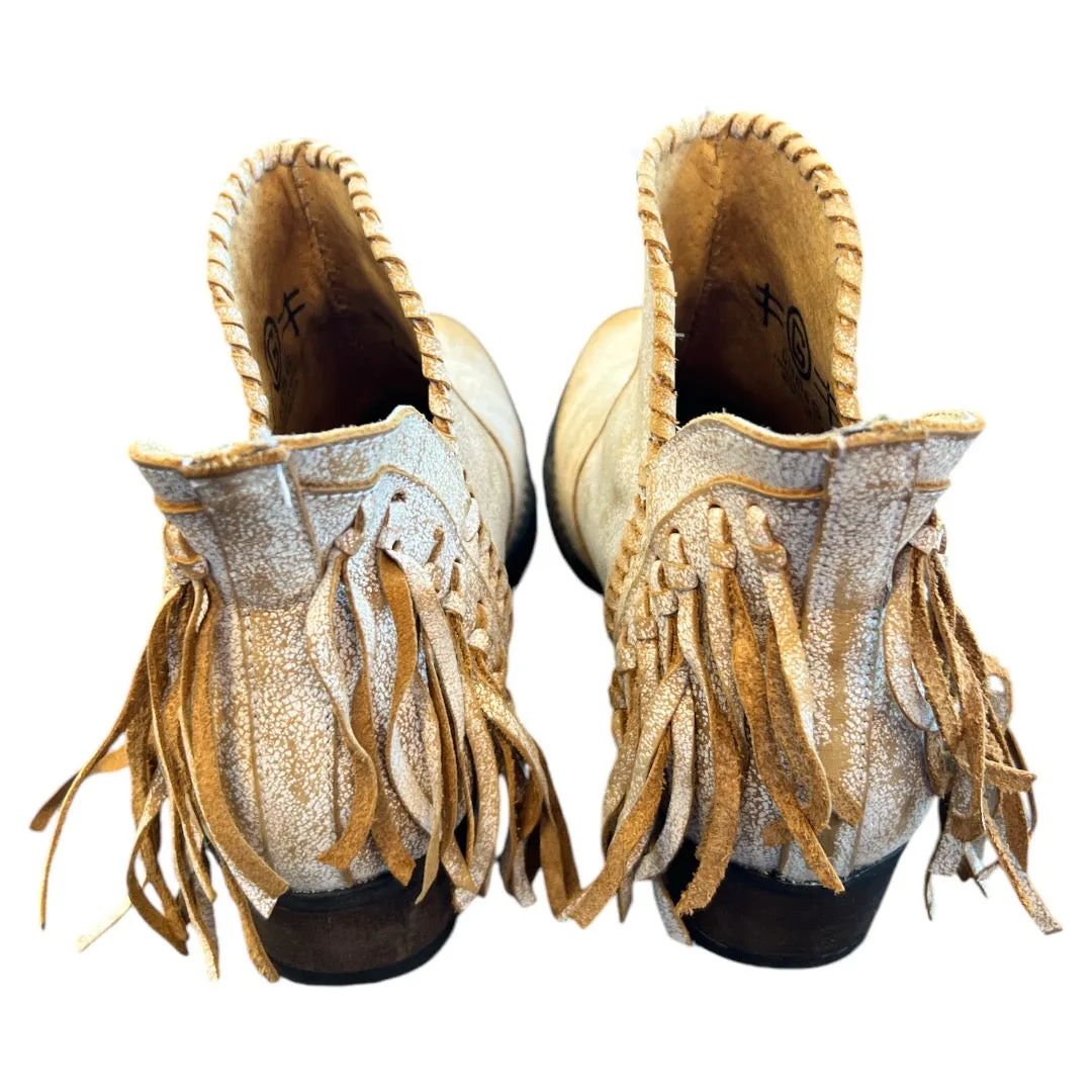 Boots Ankle Flats By Cmc, Size: 6.5