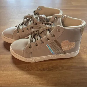 NEW Heart Glitter High Top Sneakers -2