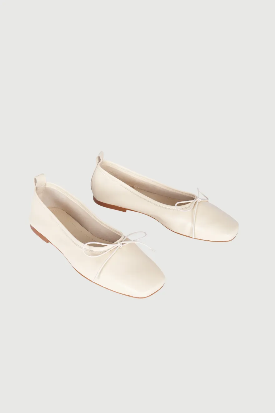 Sienna Ballet Flats in Ivory Leather