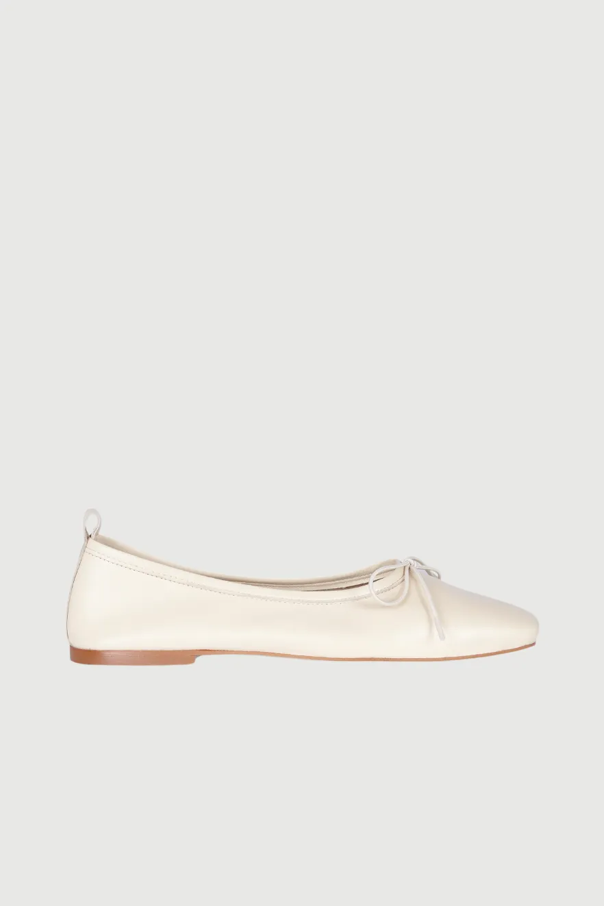 Sienna Ballet Flats in Ivory Leather